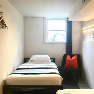 Modern Ironbound With Kitchen-fasttraintonyc-onestoptoairport Pensión