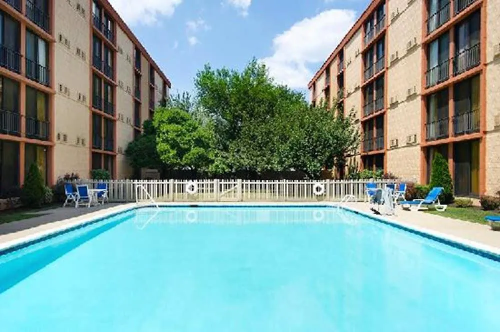 Wyndham Garden Hotel Newark Airport