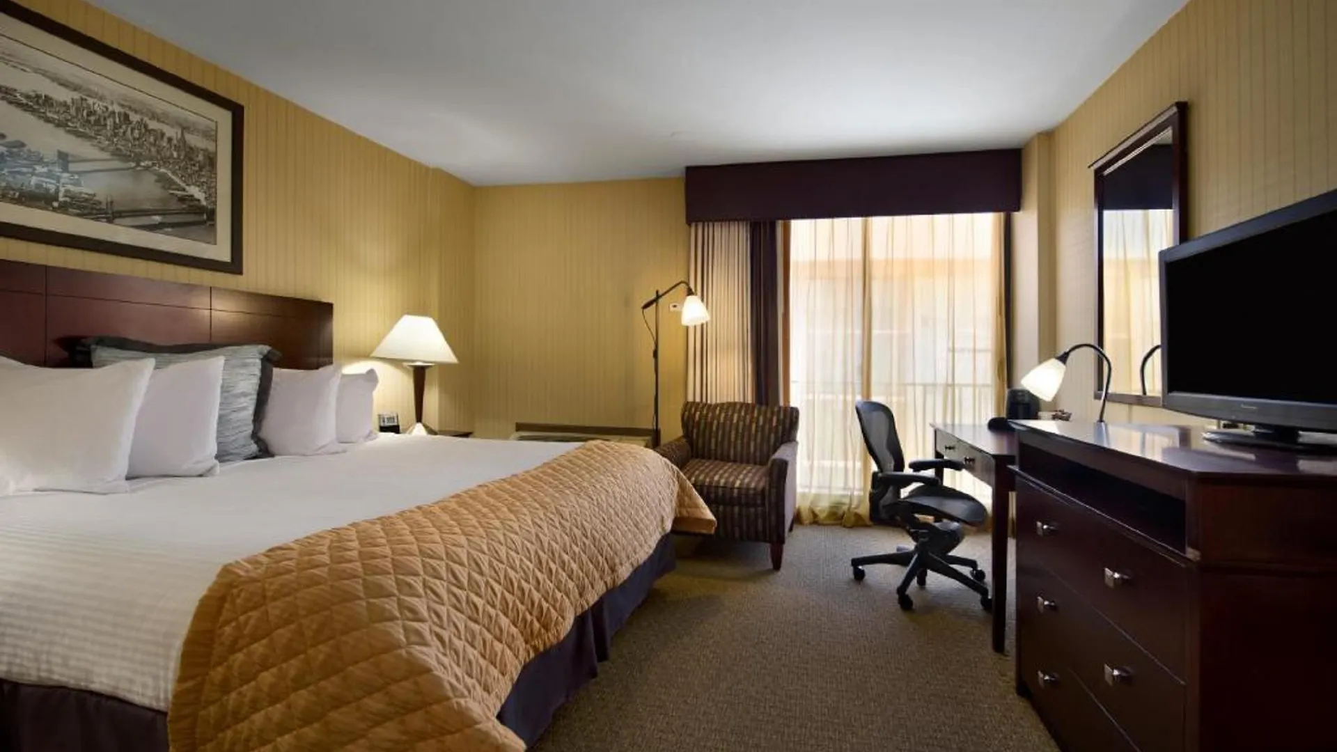 Wyndham Garden Hotel Newark Airport