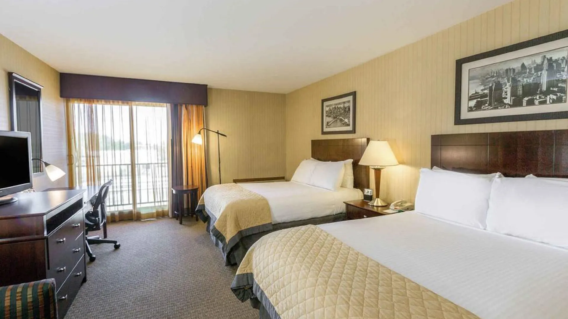 Wyndham Garden Hotel Newark Airport