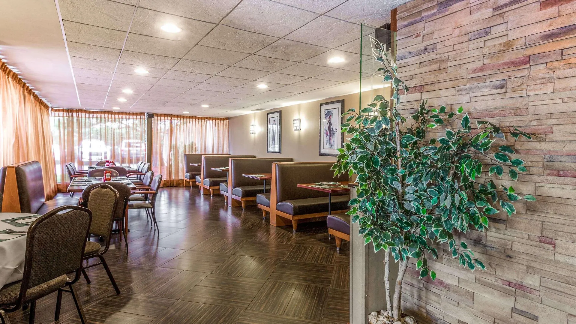 Wyndham Garden Hotel Newark Airport