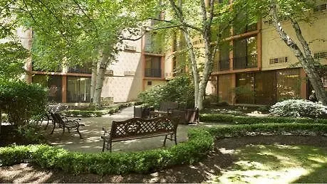 Wyndham Garden Hotel Newark Airport