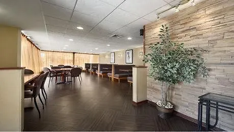 Wyndham Garden Hotel Newark Airport