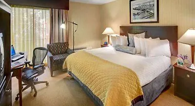 Wyndham Garden Hotel Newark Airport