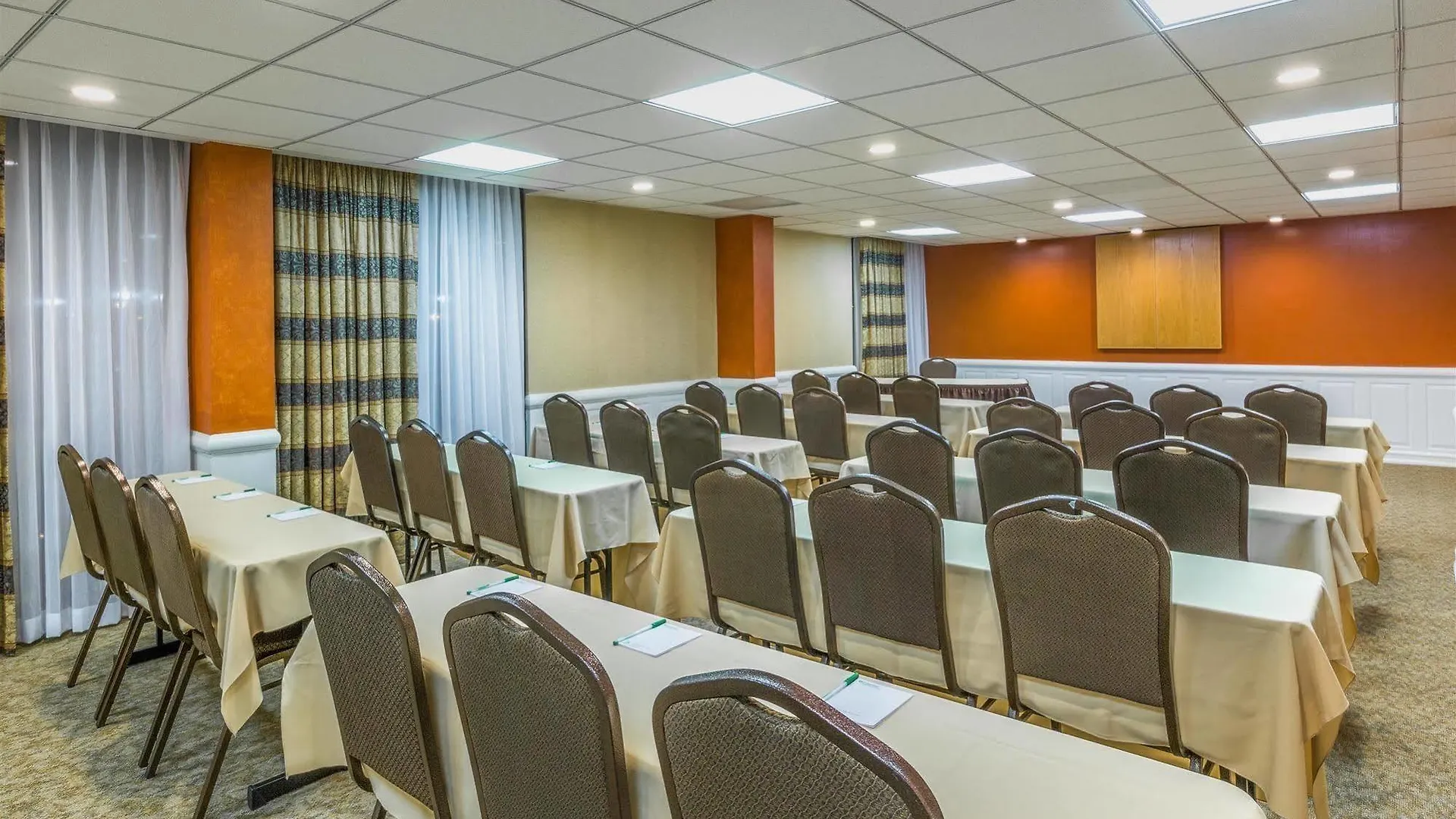 Wyndham Garden Hotel Newark Airport 3*,