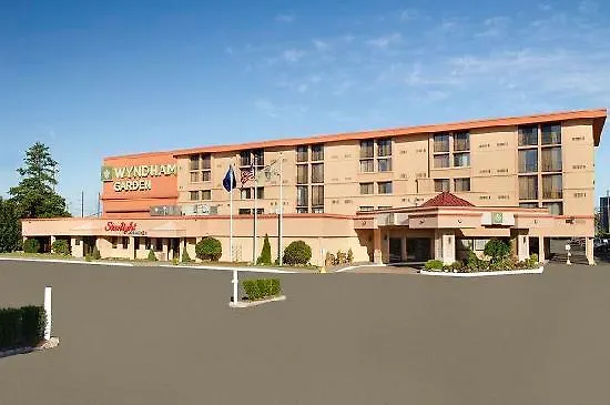 Wyndham Garden Hotel Newark Airport 3*,